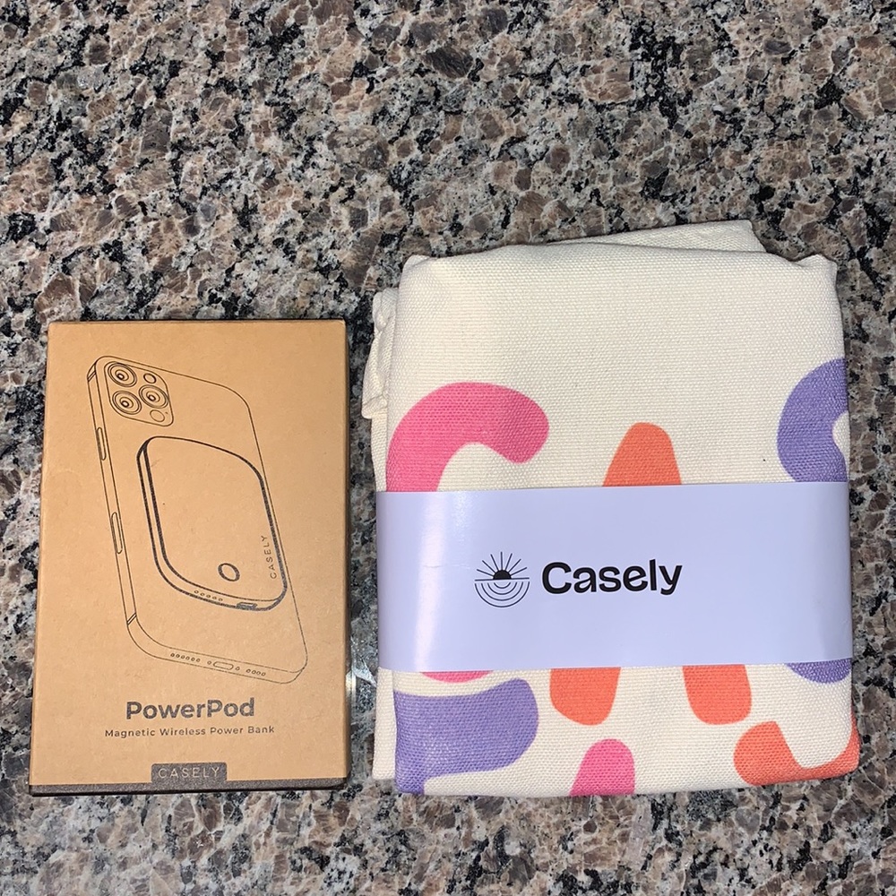 Casely PowerPod Magnetic Wireless Power Bank w Tote Bag
